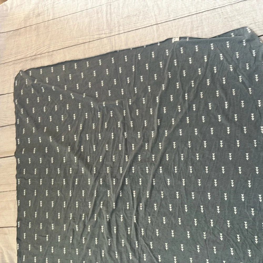Copper Pearl blue gray arrow baby crib blanket 45 inches by 45.5 inches - Picture 4 of 12
